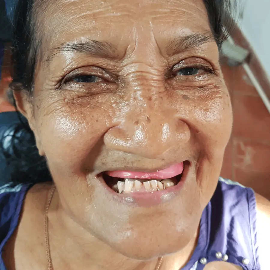Traemos sonrisas con Bitcoin. Lee la historia de Elena en Bitcoin Smiles y ayúdanos a recaudar más fondos para la atención dental gratuita