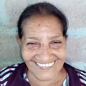 BitcoinSmiles recauda fondos y proporciona atención dental gratuita a Elena que vive en una zona rural de El Salvador